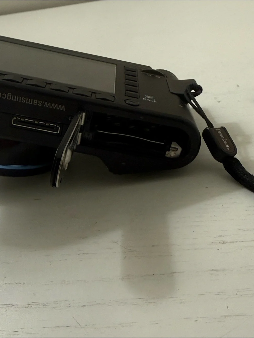 Samsung NV11 10.1 Megapixels Digital Camera Tested Works